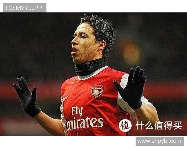 足球明星戴围脖的时尚瞬间展现个性与魅力的精彩图片合集