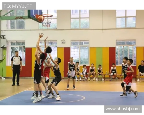 重庆篮球队在世界锦标赛积分榜上以96分稳居第一位置展现强大实力